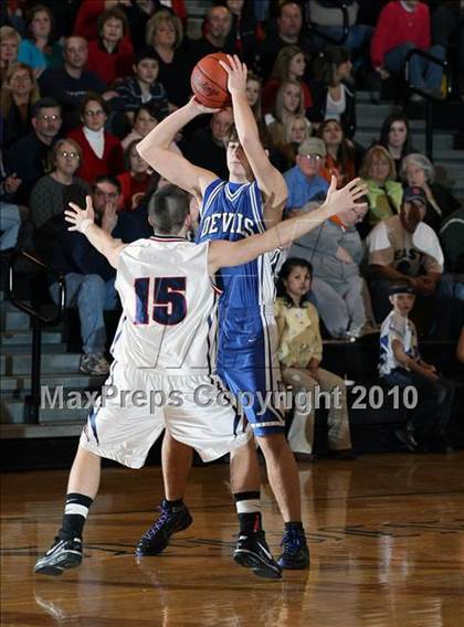 Thumbnail 2 in Sullivan East vs Unicoi County (Region 1 AA Finals) photogallery.