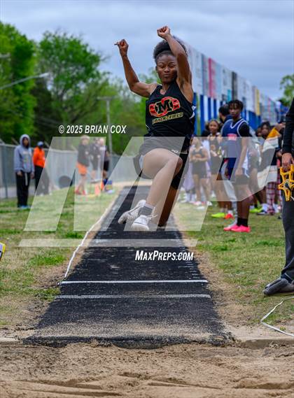 Thumbnail 2 in 5A East Conference Track Meet @ Mountain Home photogallery.