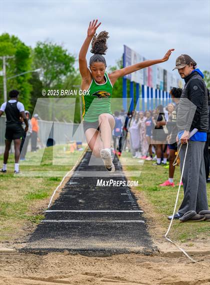 Thumbnail 2 in 5A East Conference Track Meet @ Mountain Home photogallery.