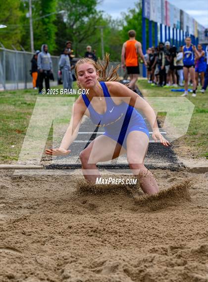 Thumbnail 2 in 5A East Conference Track Meet @ Mountain Home photogallery.