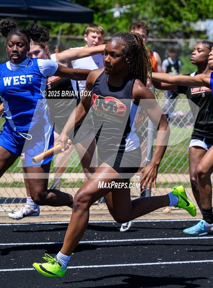 Thumbnail 2 in 5A East Conference Track Meet @ Mountain Home photogallery.