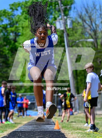 Thumbnail 1 in 5A East Conference Track Meet @ Mountain Home photogallery.