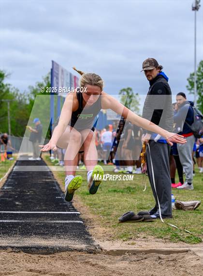Thumbnail 1 in 5A East Conference Track Meet @ Mountain Home photogallery.