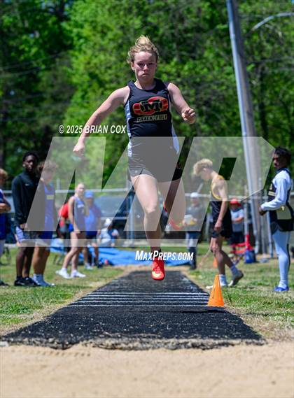Thumbnail 2 in 5A East Conference Track Meet @ Mountain Home photogallery.