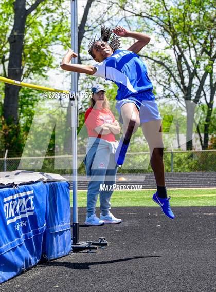 Thumbnail 2 in 5A East Conference Track Meet @ Mountain Home photogallery.