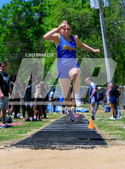 Thumbnail 2 in 5A East Conference Track Meet @ Mountain Home photogallery.