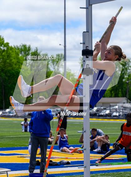 Thumbnail 2 in 5A East Conference Track Meet @ Mountain Home photogallery.