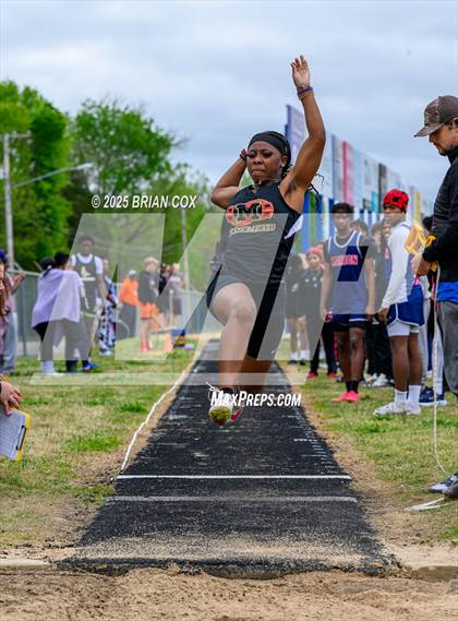 Thumbnail 3 in 5A East Conference Track Meet @ Mountain Home photogallery.