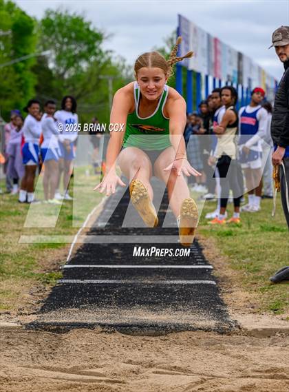 Thumbnail 2 in 5A East Conference Track Meet @ Mountain Home photogallery.