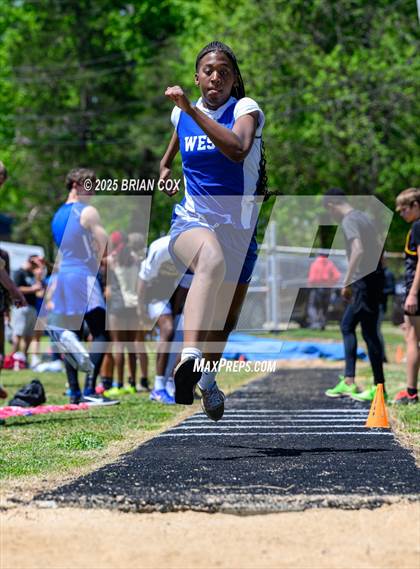 Thumbnail 2 in 5A East Conference Track Meet @ Mountain Home photogallery.