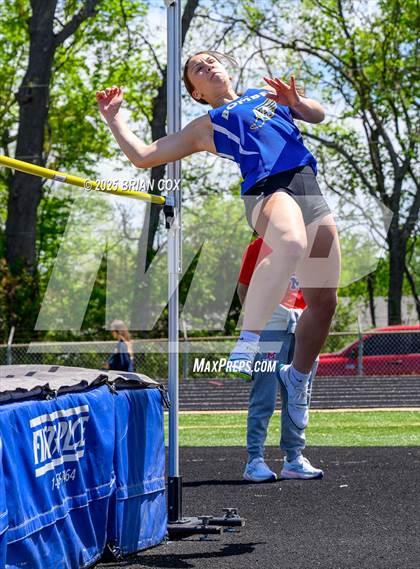 Thumbnail 2 in 5A East Conference Track Meet @ Mountain Home photogallery.