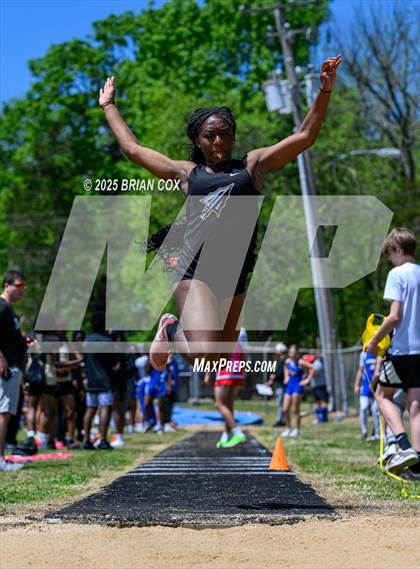 Thumbnail 2 in 5A East Conference Track Meet @ Mountain Home photogallery.