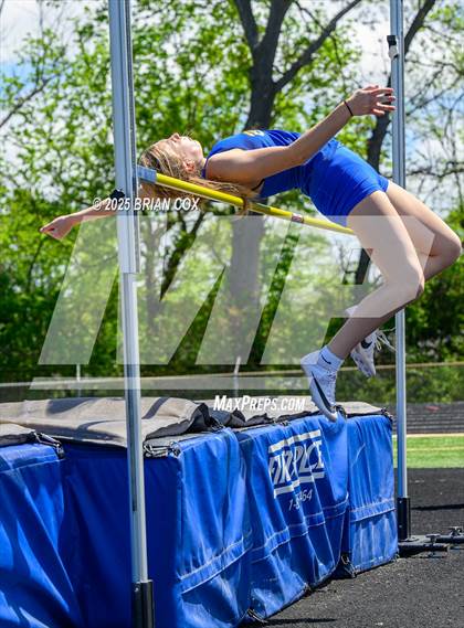 Thumbnail 2 in 5A East Conference Track Meet @ Mountain Home photogallery.
