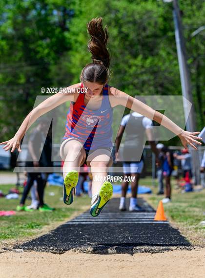 Thumbnail 2 in 5A East Conference Track Meet @ Mountain Home photogallery.