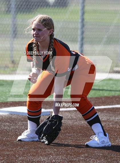 Thumbnail 1 in Grand Saline vs Chisum photogallery.