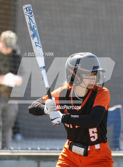 Thumbnail 2 in Grand Saline vs Chisum photogallery.