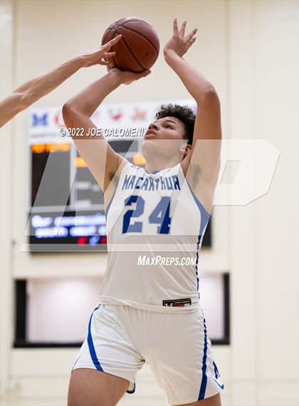 Thumbnail 1 in MacArthur [Douglas] vs Clark photogallery.