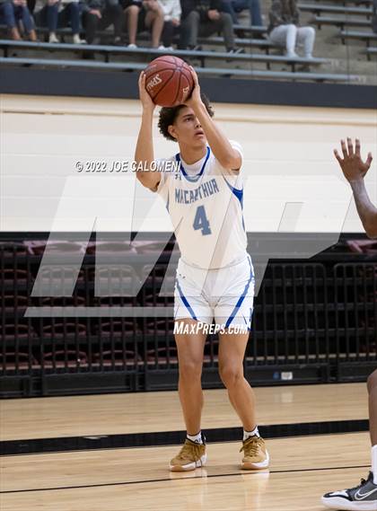Thumbnail 3 in MacArthur [Douglas] vs Clark photogallery.