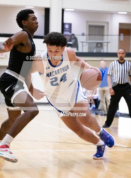 Thumbnail 1 in MacArthur [Douglas] vs Clark photogallery.