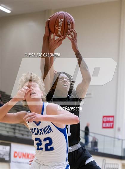 Thumbnail 3 in MacArthur [Douglas] vs Clark photogallery.