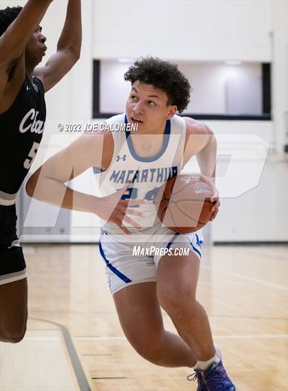 Thumbnail 2 in MacArthur [Douglas] vs Clark photogallery.