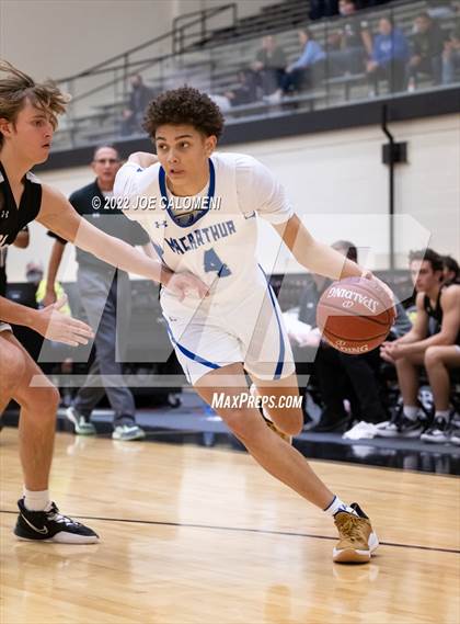 Thumbnail 3 in MacArthur [Douglas] vs Clark photogallery.