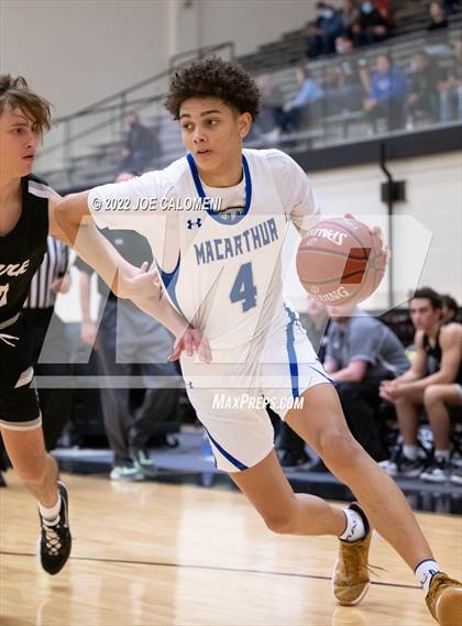 Thumbnail 1 in MacArthur [Douglas] vs Clark photogallery.