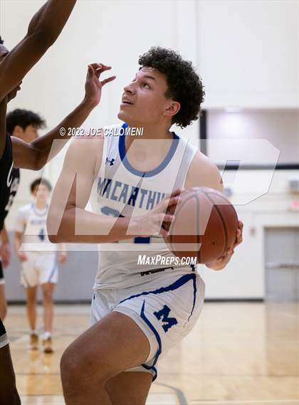 Thumbnail 2 in MacArthur [Douglas] vs Clark photogallery.
