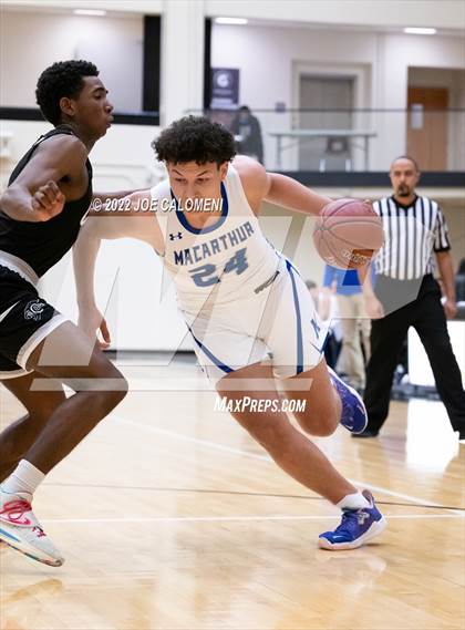 Thumbnail 3 in MacArthur [Douglas] vs Clark photogallery.