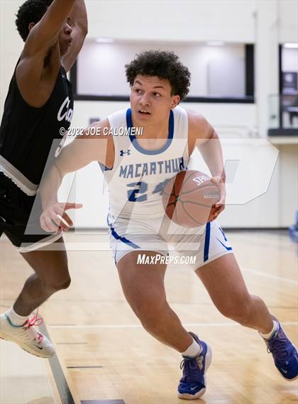 Thumbnail 1 in MacArthur [Douglas] vs Clark photogallery.