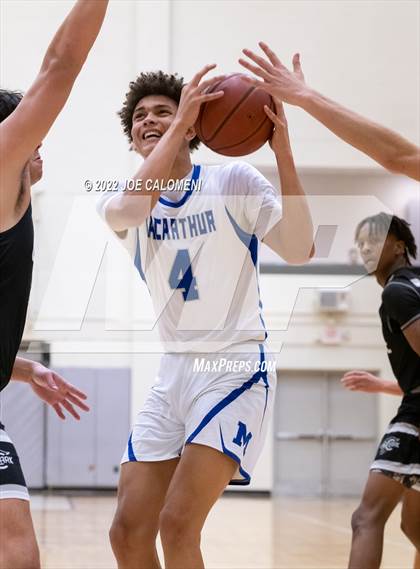 Thumbnail 3 in MacArthur [Douglas] vs Clark photogallery.