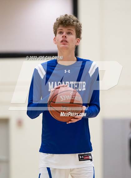 Thumbnail 2 in MacArthur [Douglas] vs Clark photogallery.