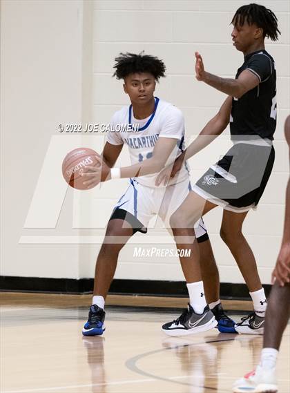 Thumbnail 3 in MacArthur [Douglas] vs Clark photogallery.