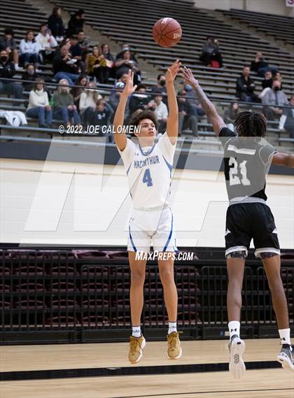 Thumbnail 2 in MacArthur [Douglas] vs Clark photogallery.