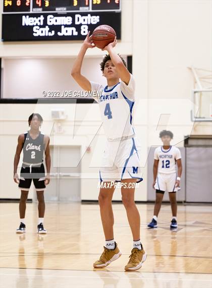 Thumbnail 3 in MacArthur [Douglas] vs Clark photogallery.