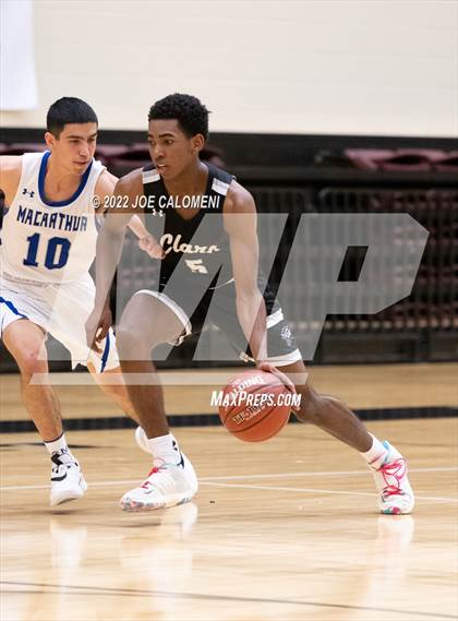 Thumbnail 2 in MacArthur [Douglas] vs Clark photogallery.