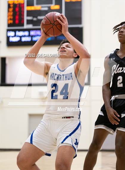Thumbnail 3 in MacArthur [Douglas] vs Clark photogallery.