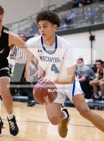 Thumbnail 3 in MacArthur [Douglas] vs Clark photogallery.