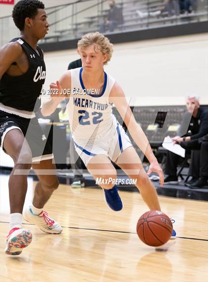 Thumbnail 3 in MacArthur [Douglas] vs Clark photogallery.