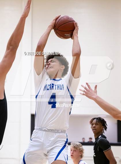 Thumbnail 1 in MacArthur [Douglas] vs Clark photogallery.