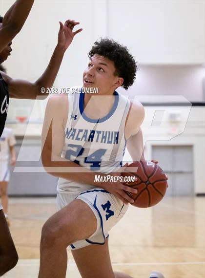 Thumbnail 1 in MacArthur [Douglas] vs Clark photogallery.