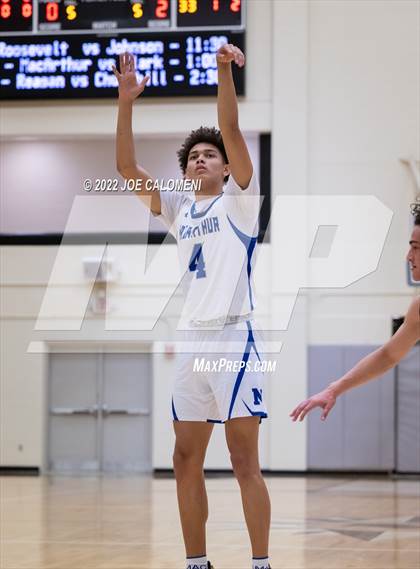 Thumbnail 1 in MacArthur [Douglas] vs Clark photogallery.
