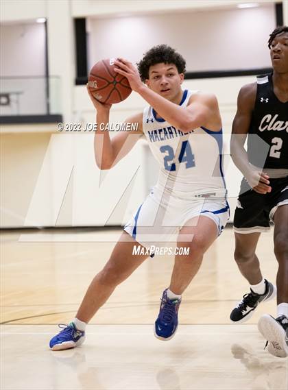 Thumbnail 2 in MacArthur [Douglas] vs Clark photogallery.