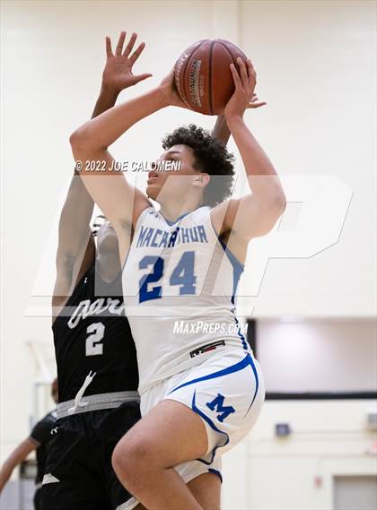 Thumbnail 1 in MacArthur [Douglas] vs Clark photogallery.