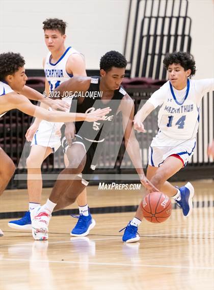 Thumbnail 3 in MacArthur [Douglas] vs Clark photogallery.