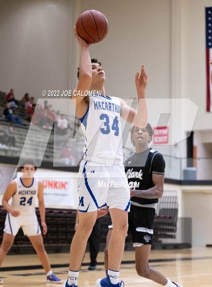Thumbnail 1 in MacArthur [Douglas] vs Clark photogallery.