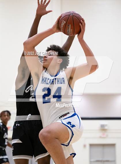 Thumbnail 3 in MacArthur [Douglas] vs Clark photogallery.