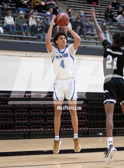 Thumbnail 1 in MacArthur [Douglas] vs Clark photogallery.