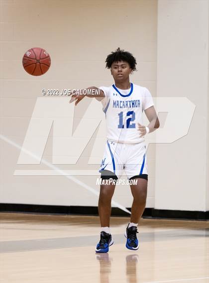 Thumbnail 1 in MacArthur [Douglas] vs Clark photogallery.