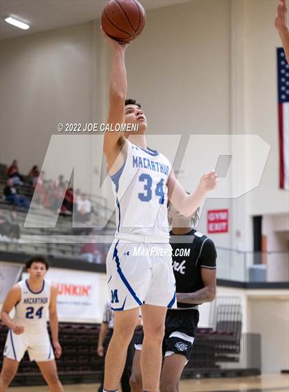 Thumbnail 2 in MacArthur [Douglas] vs Clark photogallery.